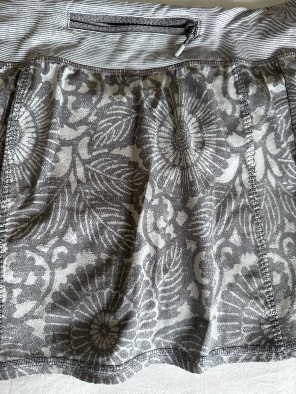 lululemon athletica Gray Floral Skater Skort M (8)